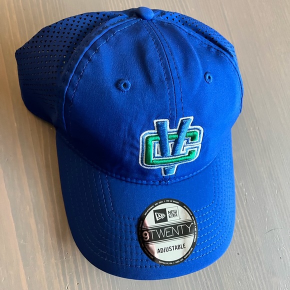 Bnwt Vancouver Canucks Adjustable Hat 